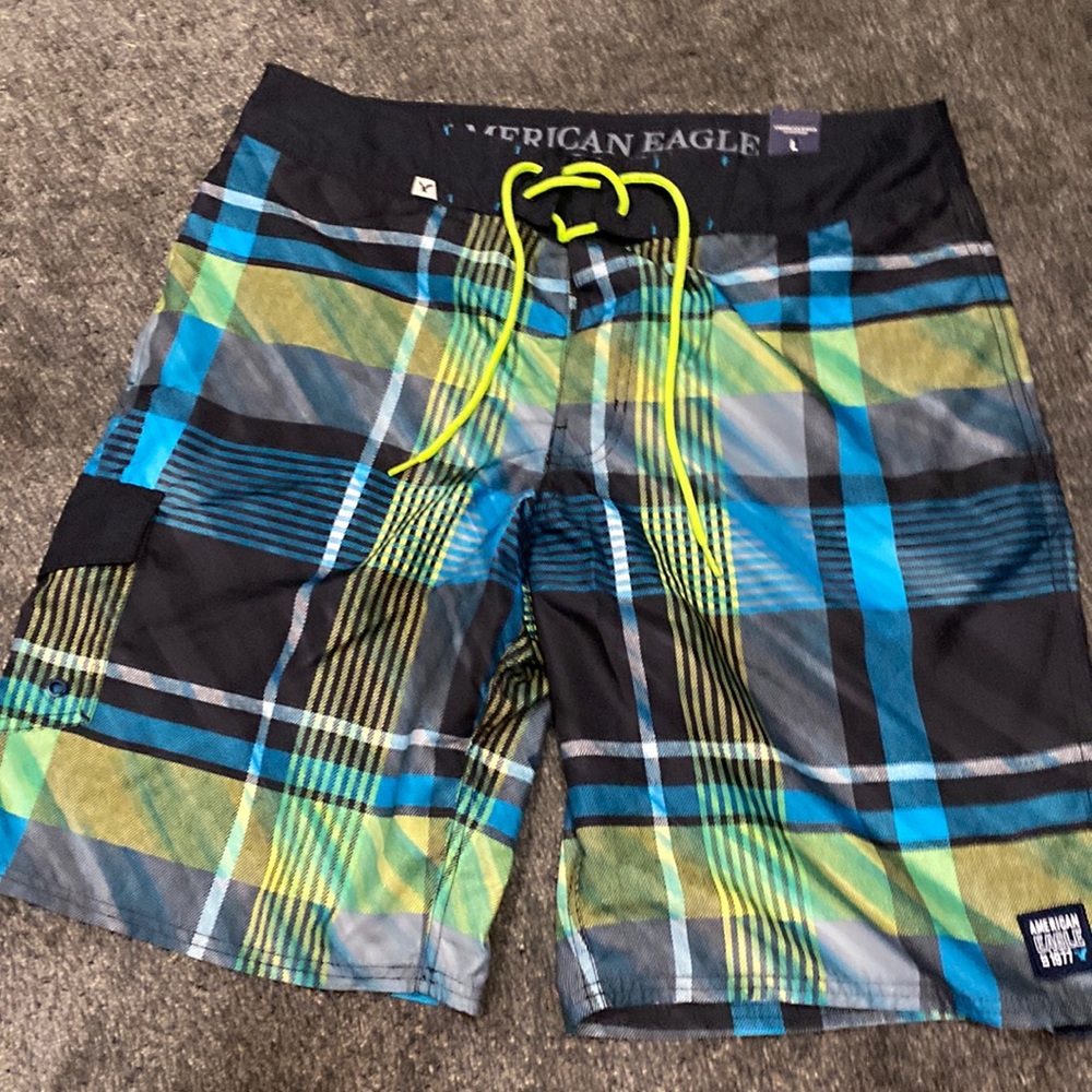 American eagle men’s swim trunks size large